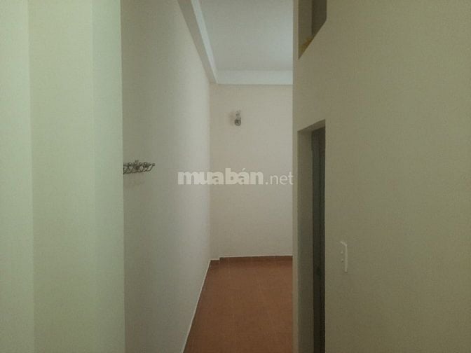 Phòng cho 1 Nữ đi làm thuê trên hẻm rộng 6 m, thuộc quận Phú Nhuận.