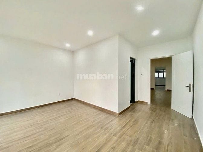 CHO THUÊ NHÀ MẶT TIỀN 92B NGUYỄN TRÃI, PHƯỜNG BẾN THÀNH, QUẬN 1