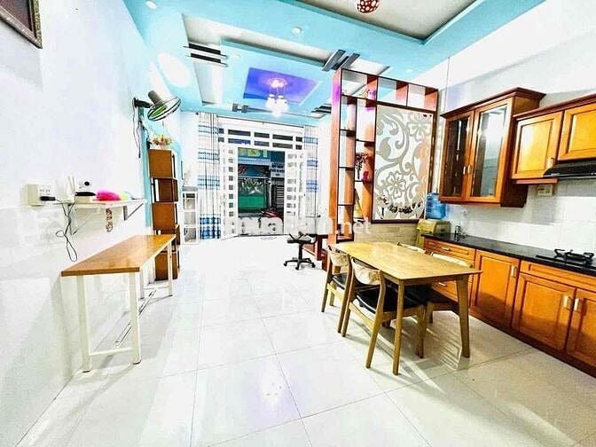 Nhà trệt lửng 3 phòng ngủ mặt tiền đường Trần Vĩnh Kiết