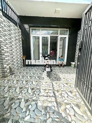 Nhà mới sân rộng thoáng sáng 5 phòng ngủ máy lạnh