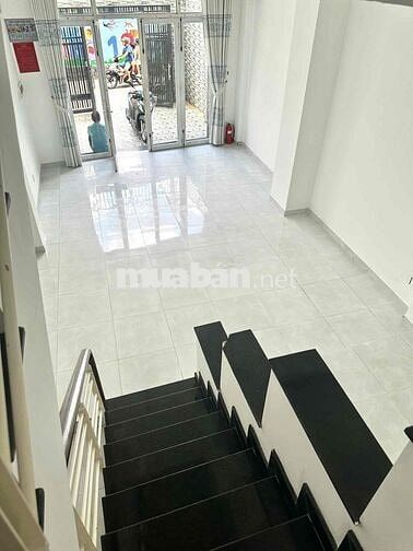 Nhà mới sân rộng thoáng sáng 5 phòng ngủ máy lạnh