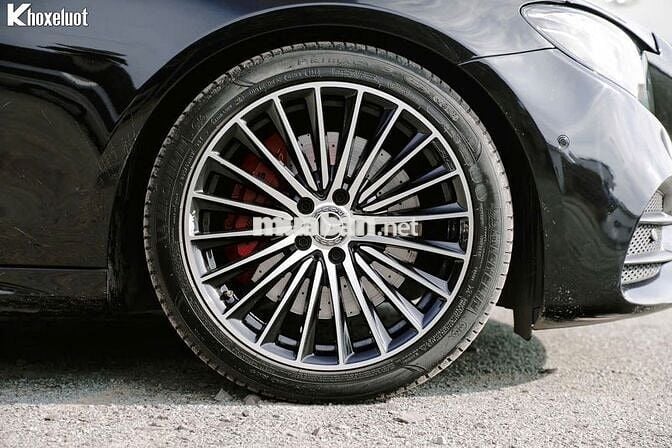 MERCEDES-BENZ E300 AMG 2020-38000km