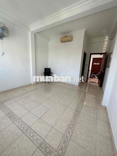 phòng 24m2 cửa sổ trực tiếp máy lạnh !!!