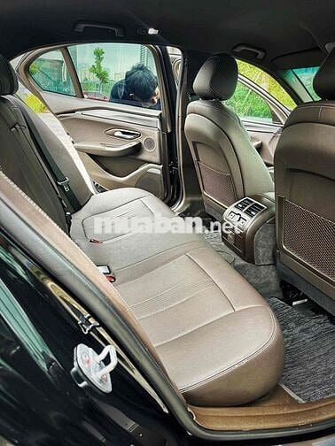 VinFast Lux A2.0 2023 - 30000 km