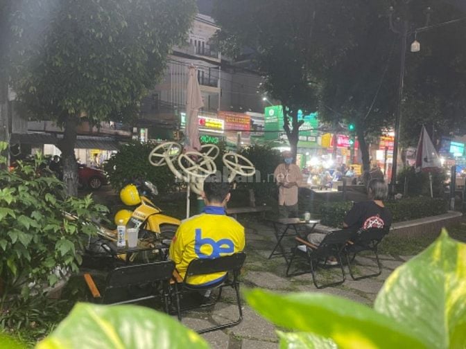 Sang gấp quán cafe view công viên - vào là kinh doanh ngay!