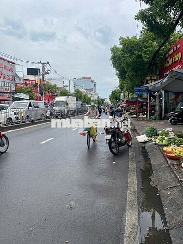 CHo thuê mbkd mặt tiền đường Lê văn quới 8,5x70m vị trí kd đông đúc