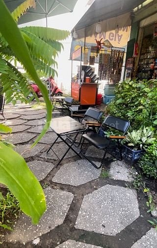 Sang gấp quán cafe view công viên - vào là kinh doanh ngay!