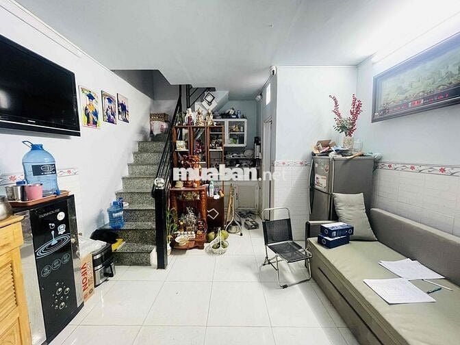 Bán nhà giá rẻ Quận 7, gần chợ Tân Mỹ, 18.7m2, 3 tầng