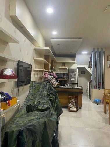 CHo Thuê NHÀ ĐƯỜNG VƯỜN LÀI : 4 x 12 Đúc 3 lầu . 3 PN , 3 WC