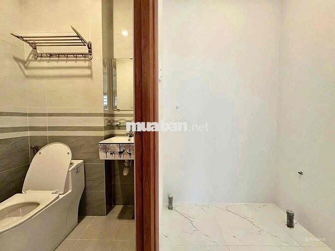 STUDIO FULL NT CỬA SỔ TRỜI TO CỰC THOÁNG NGAY NGÃ TƯ BỐN XÃ