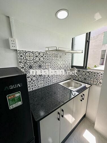 Cho thuê thuê phòng mới như hình, gác cao, 2 cửa sổ rất thoáng