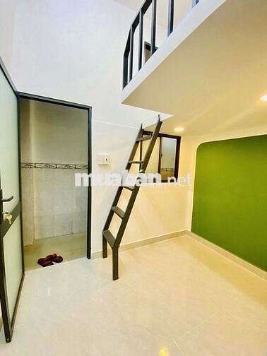 Cho thuê thuê phòng mới như hình, gác cao, 2 cửa sổ rất thoáng