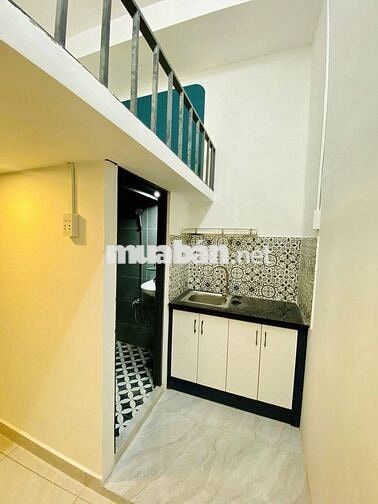 Cho thuê thuê phòng mới như hình, gác cao, 2 cửa sổ rất thoáng