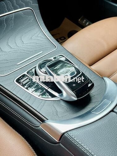 Mercedes-Benz GLC300 4Matic 2017 xanh cavansize