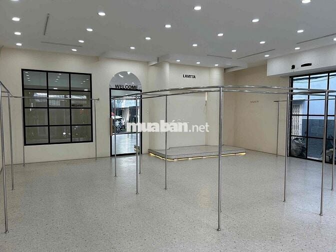 Nhà đẹp mới ngang 9m tiện showroom, vp Lạc Long Quân P9 TB