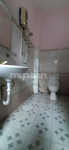 Phòng rộng 30m2 Gần ngã tư Trung Chánh Quận 12