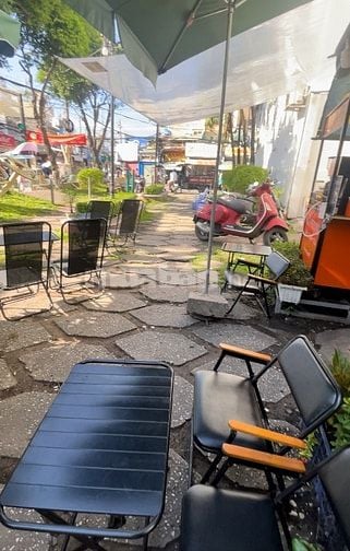 Sang gấp quán cafe view công viên - vào là kinh doanh ngay!