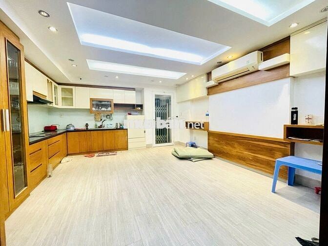 Cho thuê nhà mới đẹp 666B Đường 3/2, phường 10, quận 10.