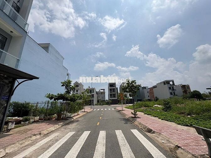 đất đẹp ngay sau làng đại học, chỉ 3,6 tỷ đường 14m