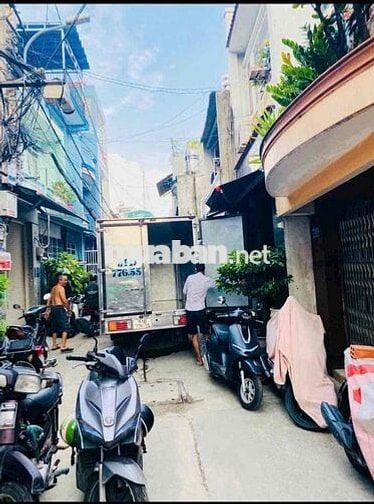 Cạnh Tên Lửa - Nhà 2 Tầng - DT 4x10 - HXH - Giá 4ty x