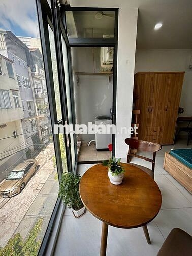 CHDV full NT gần Ngã 4 Hàng Xanh, balcon như khách sạn