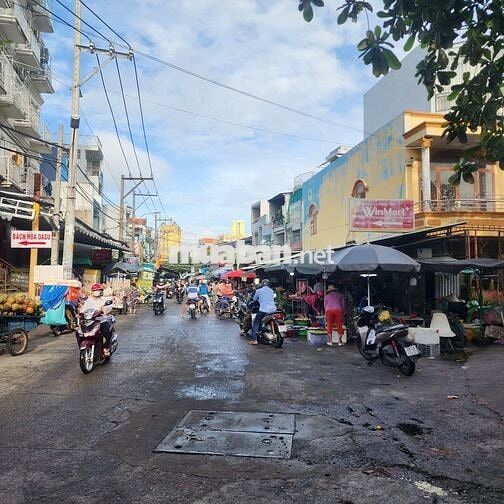 Cần bán căn nhà đường ô tô 10m hẻm 122 Phú Định, nội thất cao cấp