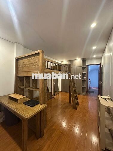 Nhà ở, ô tô đỗ cửa, 5 tầng - 3 phòng ngủ cách đường Nguyễn Văn Cừ 150m