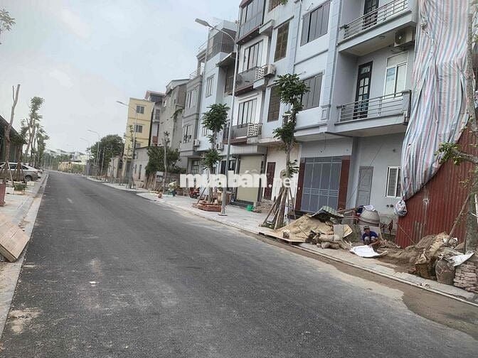 nhà nguyên căn 5 tầng mặt đường 17,5m cạnh Khai Sơn Hill