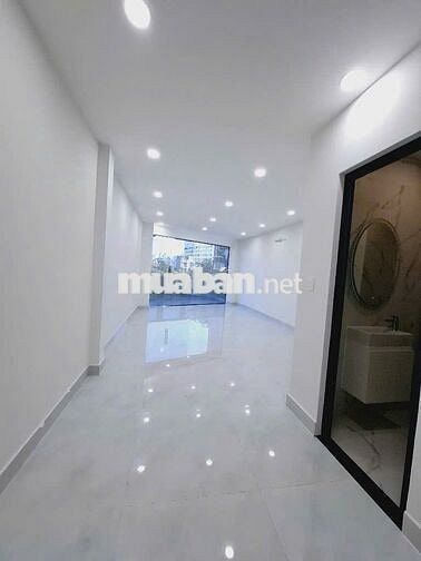 SIÊU PHẨM ỐP KÍNH MẶT TIỀN - Đường Cộng Hoà, 4 Tầng lầu, Thang máy
