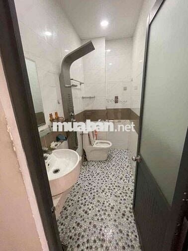Cho thuê nhà mới phun nội thất xị 4pn 5wc  14tr