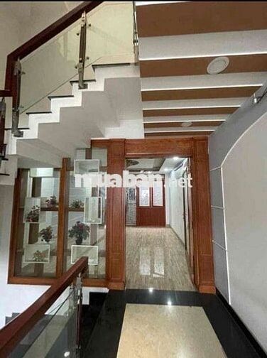 Cho thuê nhà mới phun nội thất xị 4pn 5wc  14tr