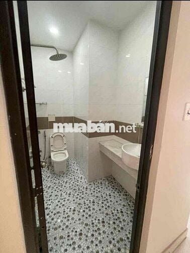 Cho thuê nhà mới phun nội thất xị 4pn 5wc  14tr