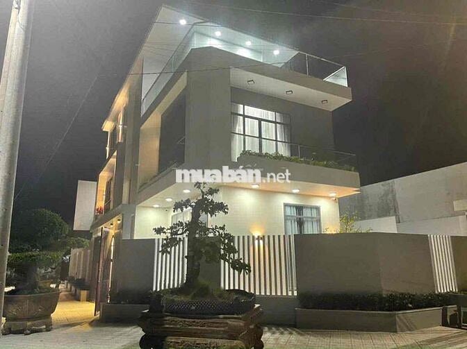 Nhà biệt thự tâm huyết 325m2 4PN 5WC Lôgóc KDC Tân Đức Đức Hoà Long An