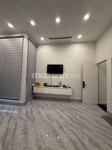 Bán nhà đẹp hẻm 656 Quang Trung, gần cv Làng Hoa
