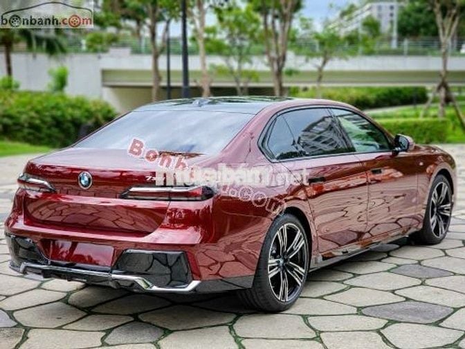 BMW 7 Series 735i 2025