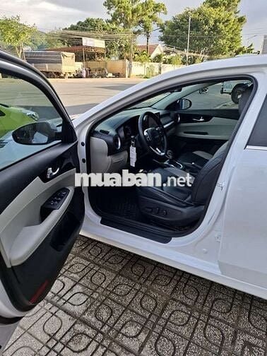 K3 tự động 2024 Luxury 1.6 AT - 39000 km