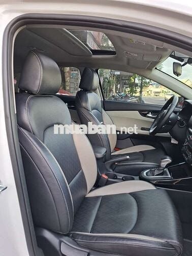 K3 tự động 2024 Luxury 1.6 AT - 39000 km