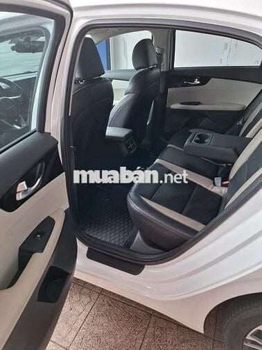 K3 tự động 2024 Luxury 1.6 AT - 39000 km