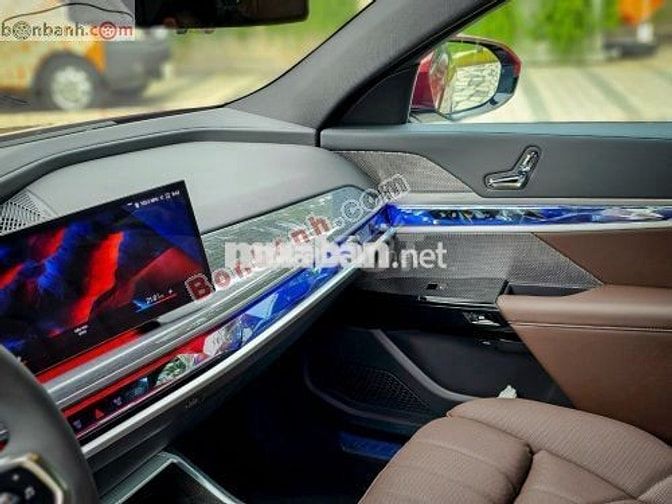 BMW 7 Series 735i 2025