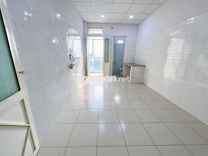 NGAY ĐẠI HỌC NGÂN HÀNG - PHÒNG TRỌ AN NINH, BẢO VỆ 24/24