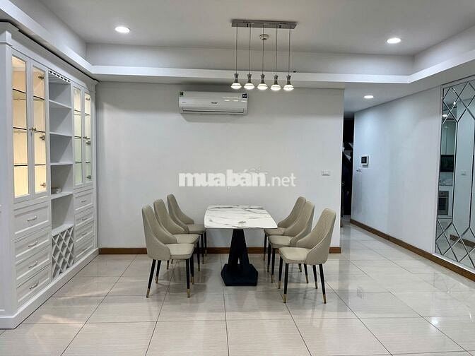 Vào luôn CH 198m2 3PN,1phụ full nội thất tại Dolphin Plaza giá 22tr/th
