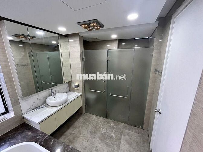 Vào luôn CH 198m2 3PN,1phụ full nội thất tại Dolphin Plaza giá 22tr/th