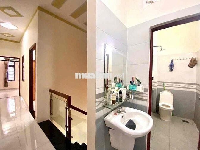 NHÀ 2 LẦU, 4.5 x14, HOÀN CÔNG, ĐƯỜNG NHỰA 7M, VỈA HÈ, DĨ AN, 4 ĐỒNG TL