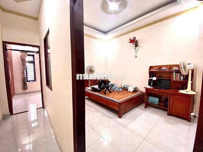NHÀ 2 LẦU, 4.5 x14, HOÀN CÔNG, ĐƯỜNG NHỰA 7M, VỈA HÈ, DĨ AN, 4 ĐỒNG TL