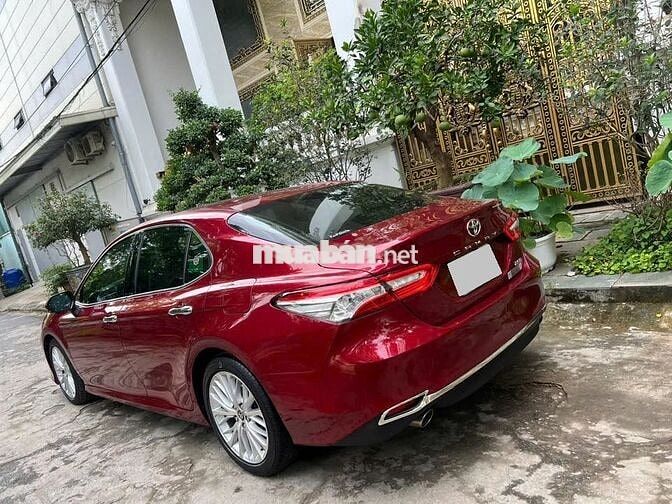 Toyota Camry 2.5Q 2020 đỏ kem