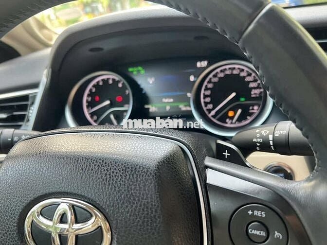 Toyota Camry 2.5Q 2020 đỏ kem