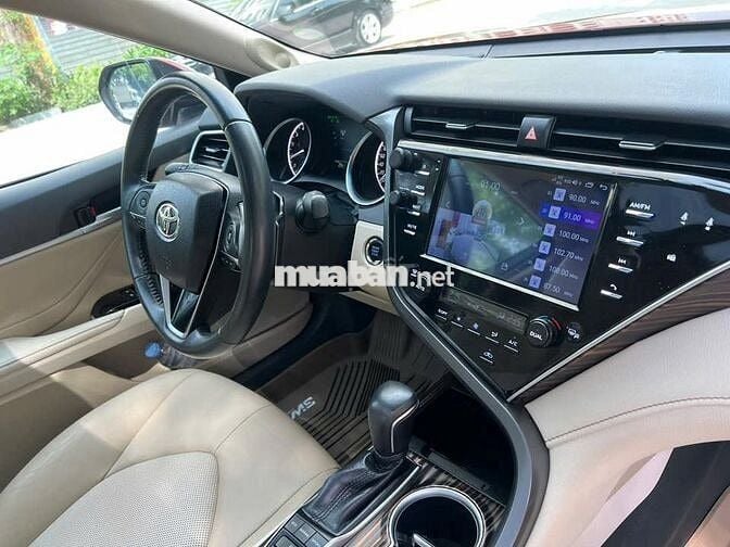 Toyota Camry 2.5Q 2020 đỏ kem