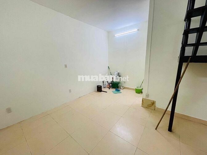 Hẻm 1 trục gần mặt tiền An Dương Vương P4 Quận 5 nhà 1 trệt 1 lầu 44m2