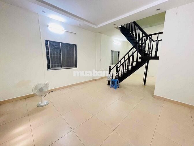 Hẻm 1 trục gần mặt tiền An Dương Vương P4 Quận 5 nhà 1 trệt 1 lầu 44m2