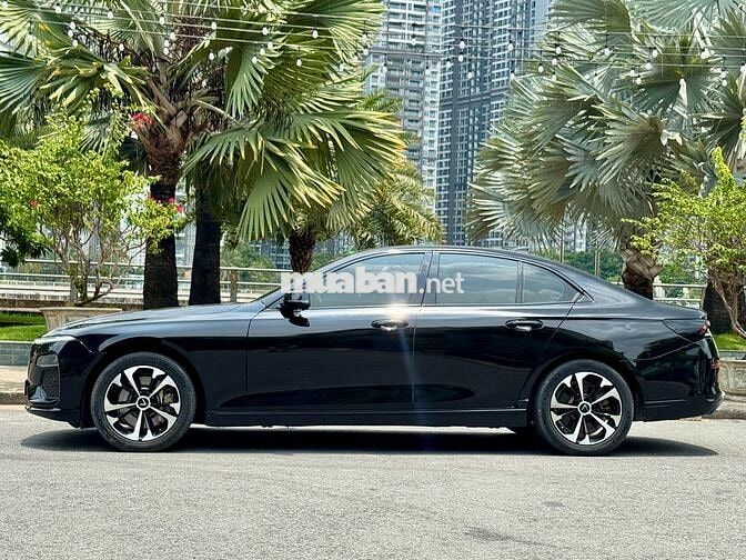 Vinfast Lux A Base 2022 - Màu đen - 2vkm